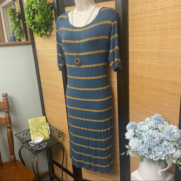 LuLaRoe Stripe Julia - Picture 9 of 9